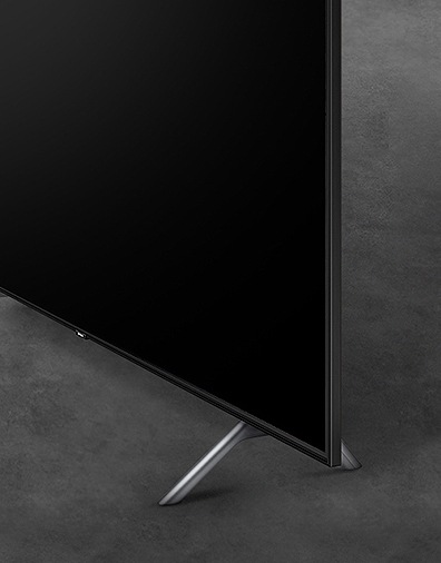 제품 측면 하단 스탠드를 보여주고 있습니다.