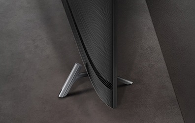 제품 후면 하단 스탠드를 보여주고 있습니다.