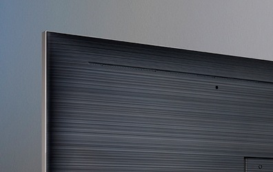 TV 상단 모서리 부분을 상세하게 보여주고 있습니다.