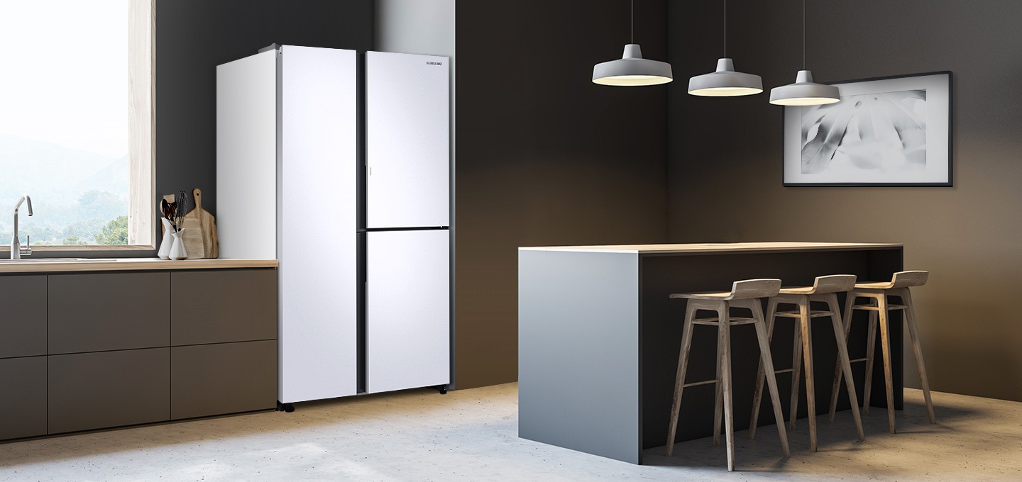 주방에 빌트인으로 설치된 제품 앞면이 오른쪽으로 30도 틀어진 모습이 보여지고 있습니다.