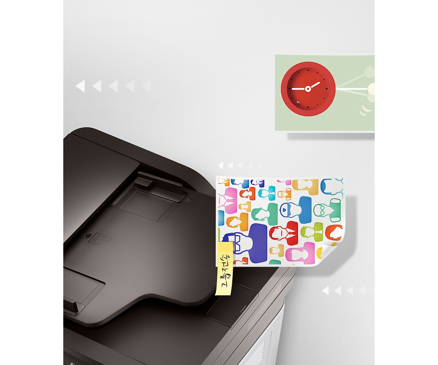 좌측에는 예약전송, 그룹전송 메모가 적혀진 인쇄물이 있고, 오른쪽에는 SL-M2077F 모델의 윗면이 보여진다.