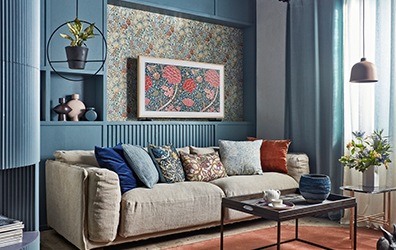 벽면에 TV가 걸려있는 인테리어 이미지 입니다.