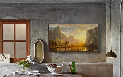 벽면에 TV가 걸려있는 인테리어 이미지 입니다.