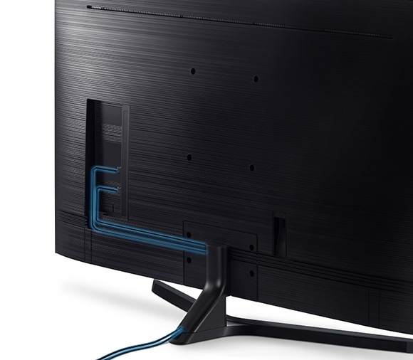 TV 뒷면의 클린케이블을 보여주고 있습니다.