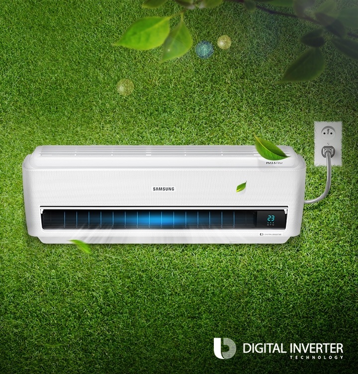 녹색 잔디밭을 배경으로 벽걸이에어컨의 플러그가 콘센트에 꽂혀서 작동하는 모습이 보여지고 있으며, 우측 하단에는 디지털 인버터 로고가 보여지고 있습니다.