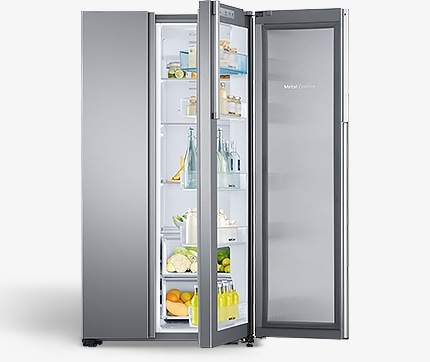 우측 문이 열려 푸드 쇼케이스가 보이는 F9000 이미지입니다.