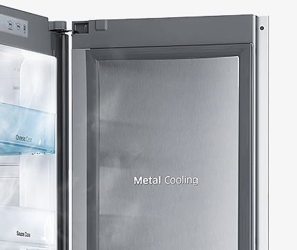 열려 있는 F9000의 문 안쪽에 메탈쿨링이라는 글자가 영어로 쓰여져 있습니다.