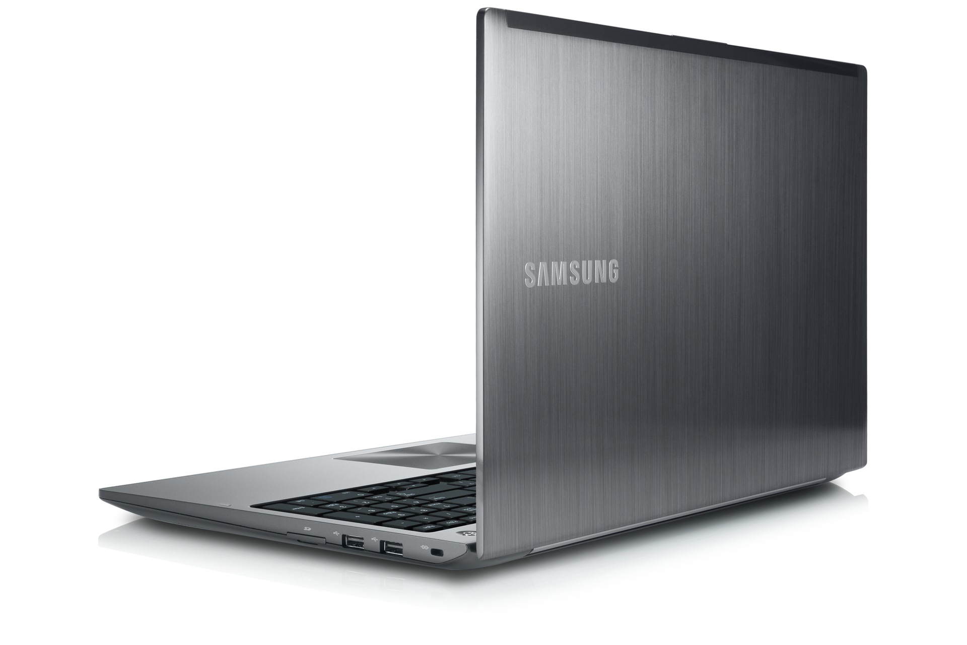 삼성 노트북 시리즈5
NT570Z5E-S58M
(39.6cm LED 디스플레이)