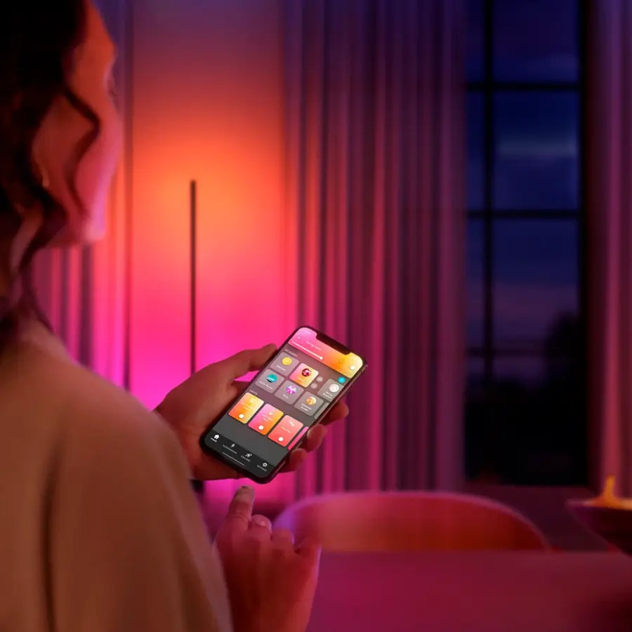 Use a Hue app, your voice, or smart accessories to control your Signe gradient lamps.