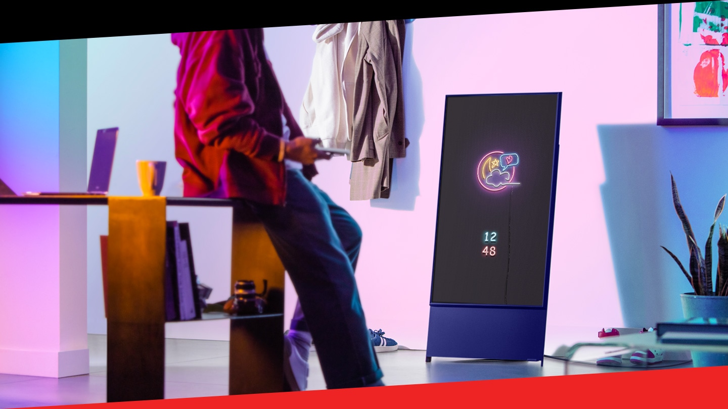 Samsung The Sero 4K Smart TV (2020) ทีวีหมุนได้จากซัมซุงที่มีหน้าจอแสดงผลที่โดดเด่นพอ ๆ กับสไตล์ของคุณ ด้วยดีไซน์แบบไดนามิก พร้อมทั้งยังประหยัดพื้นที่ในการตั้งวาง