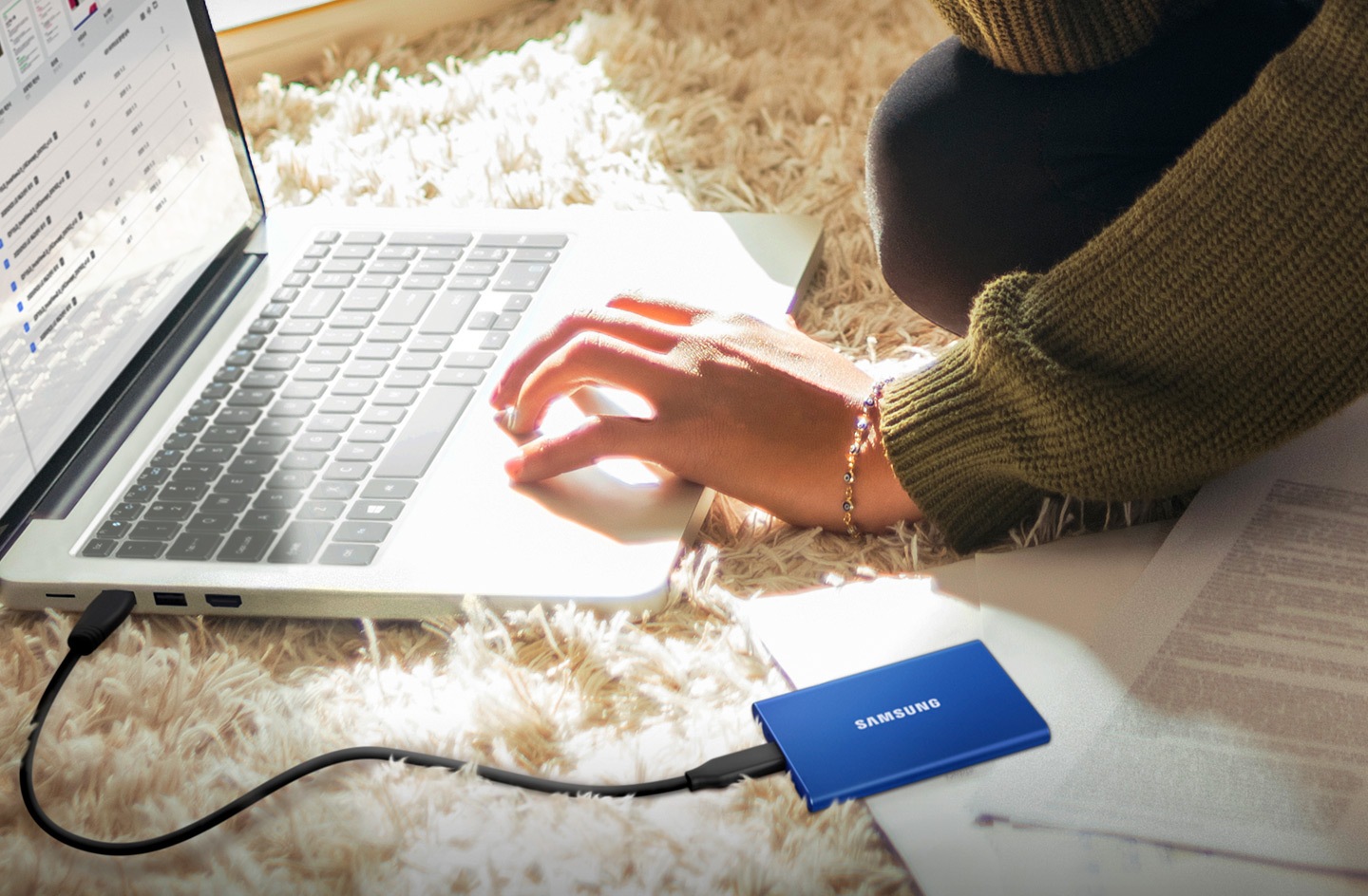 หน่วยความจำ Portable T7 SSD (สีน้ำเงิน) ของ Samsung เป็นนวัตกรรมใหม่ล่าสุดในเทคโนโลยีการจัดเก็บข้อมูลภายนอก