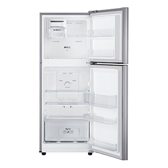 [ตู้เย็นสีเงิน กำลังเปิดประตู ทั้ง 2 ประตู]