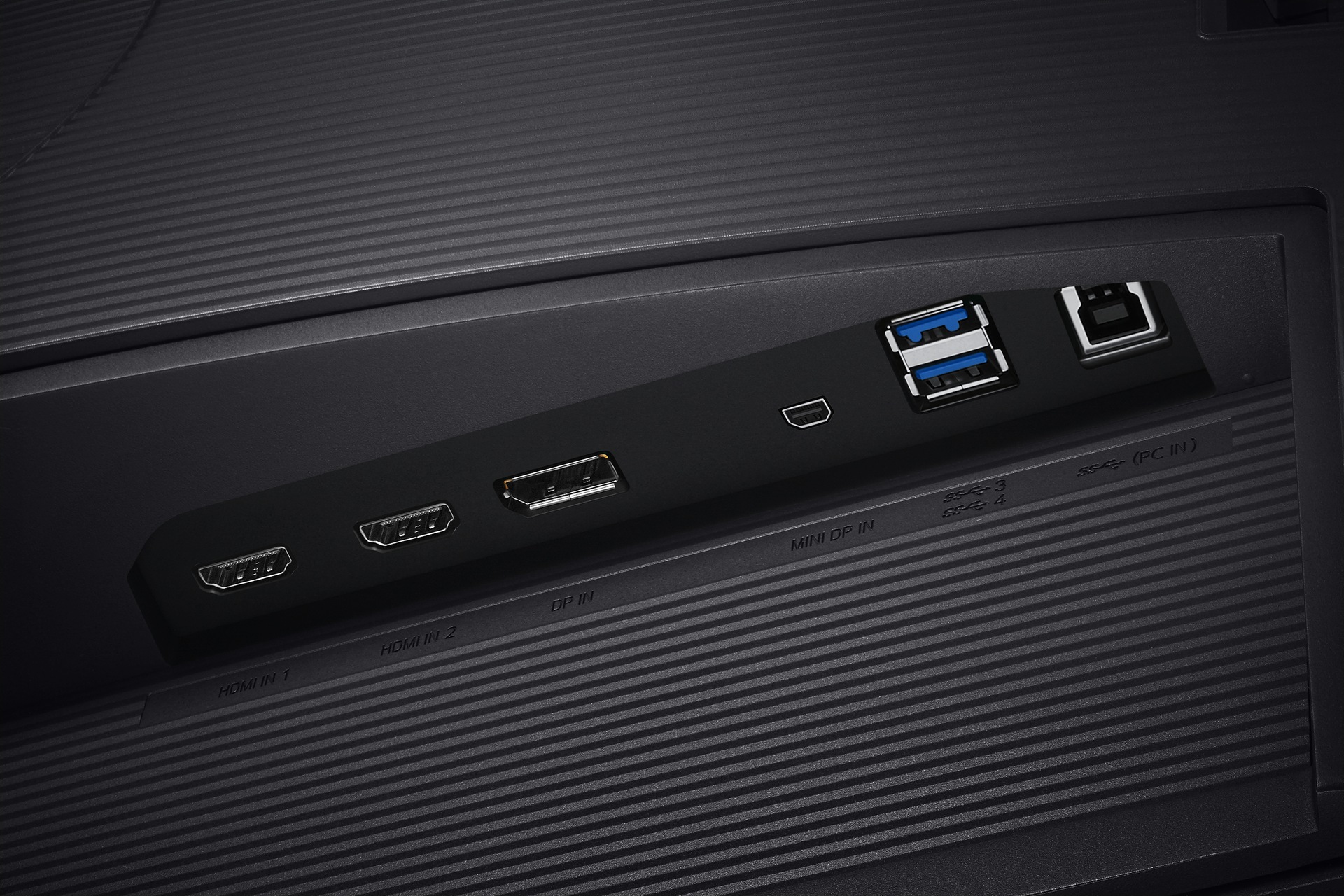 31.5" UHD 顯示器 UH850