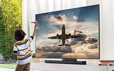 מבט מהצד של טלוויזיית QLED