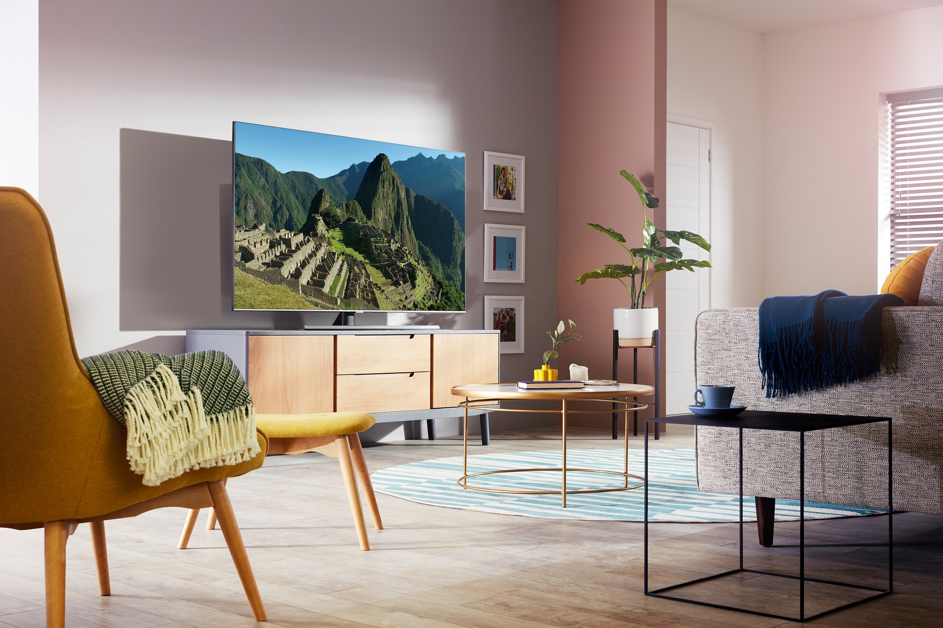 Side-angle Lifestyle Image