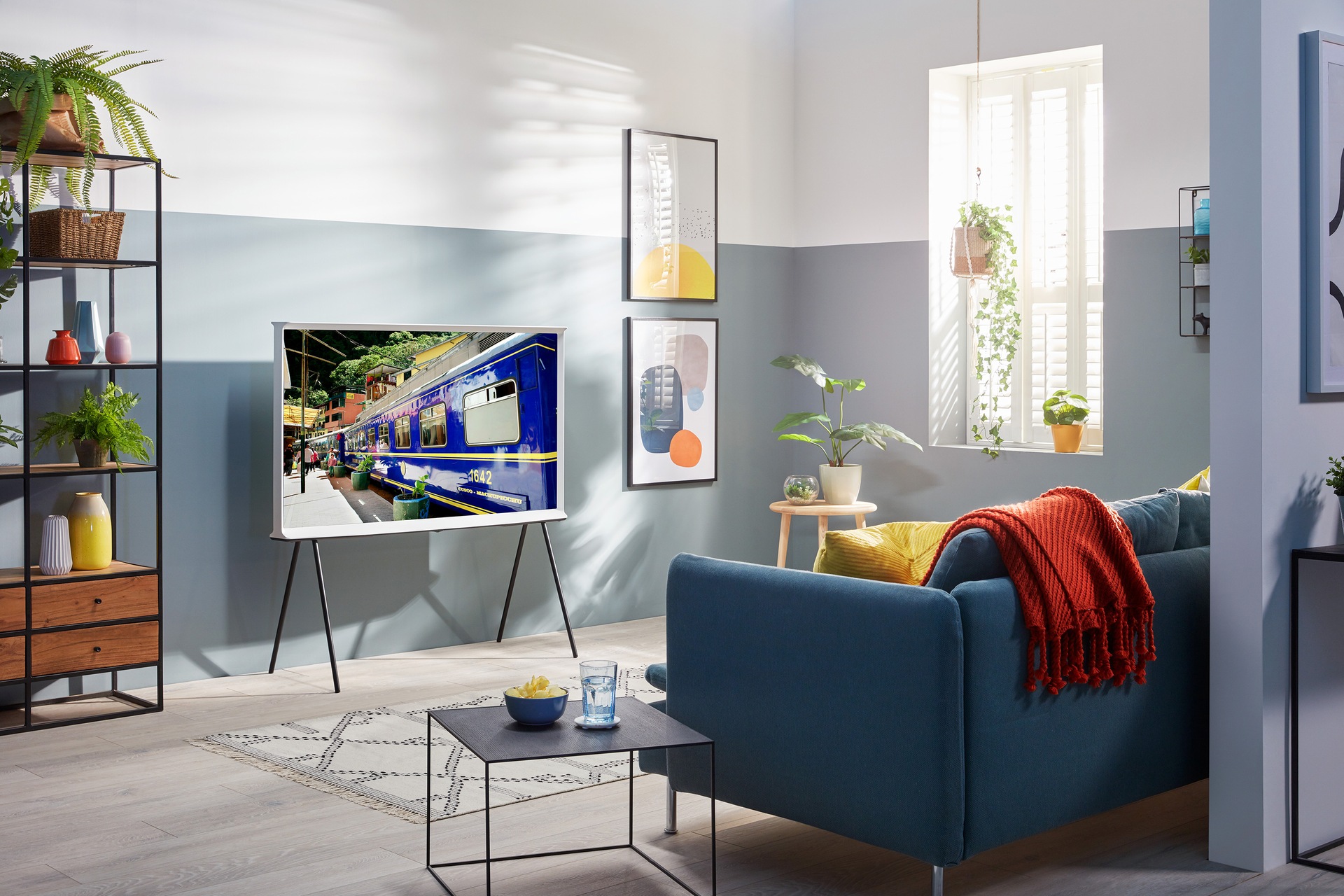 Side-angle Lifestyle Image
