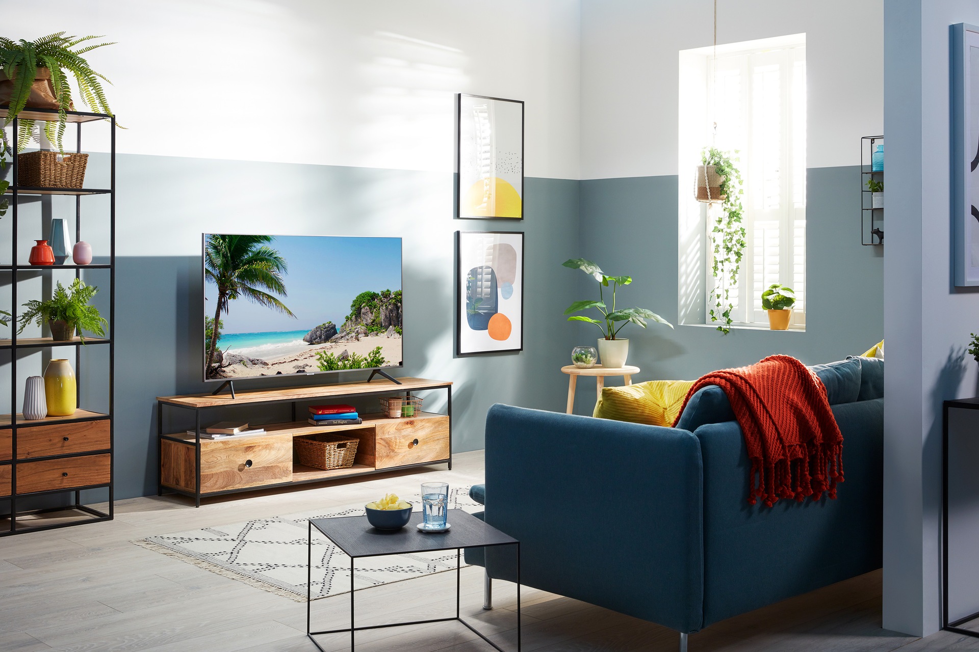 Side-angle Lifestyle Image