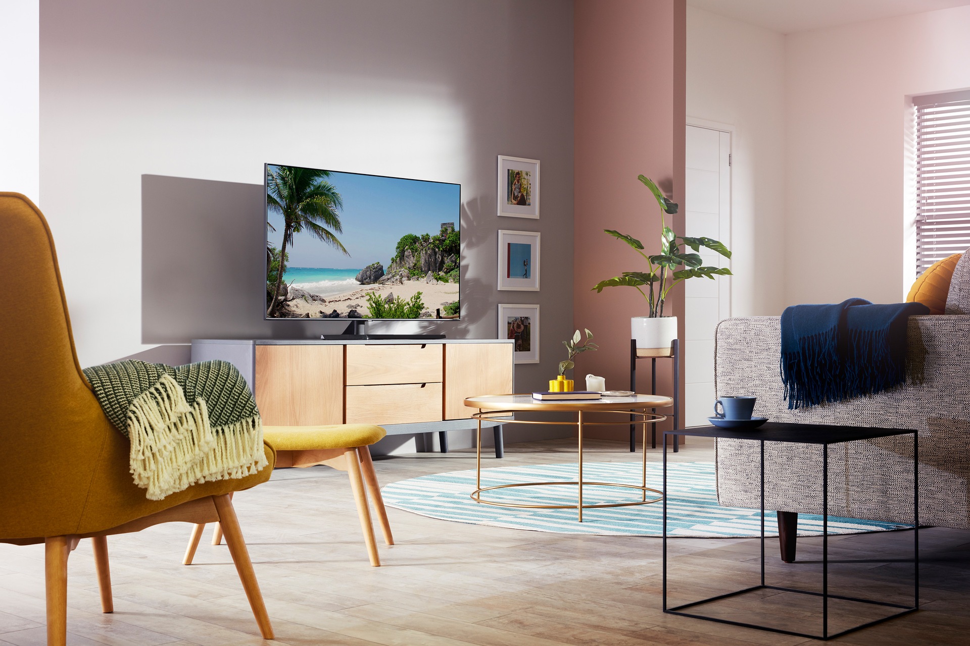 Side-angle Lifestyle Image