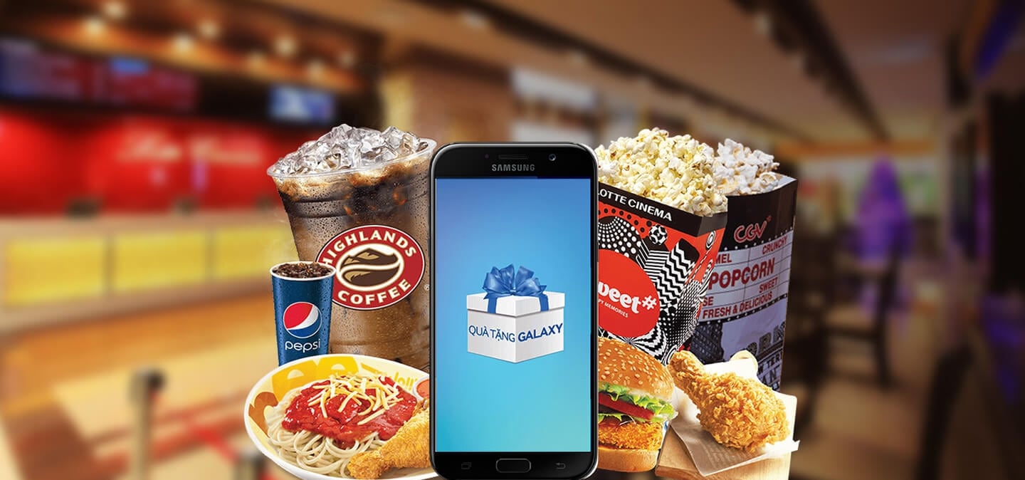 Image displays the Galaxy A5 (2017) completing a transaction with Samsung Pay.