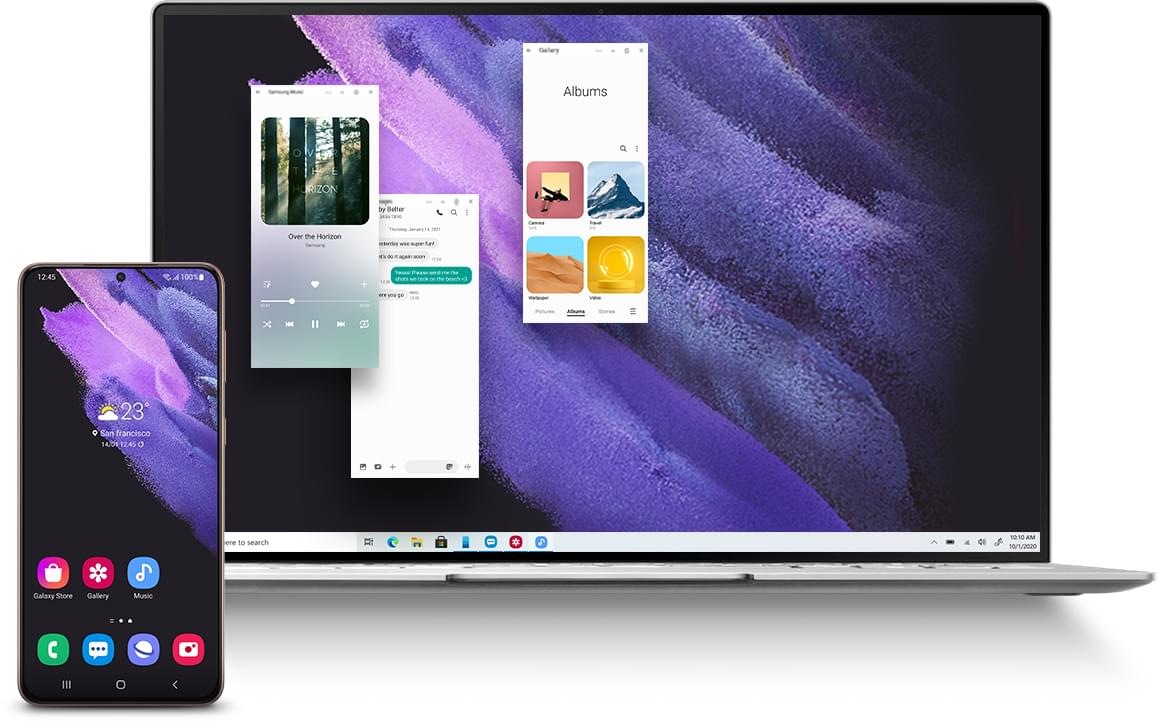 Laptop visto frontalmente, aperto con la galleria, i messaggi e le app musicali Samsung sullo schermo del Galaxy S21 Plus 5G. Mostra lo stesso sfondo grafico del Galaxy S21 Plus 5G, a dimostrazione della capacità di sincronizzazione fra i due dispositivi.