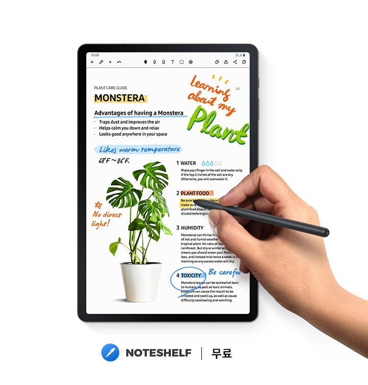 Noteshelf 프로그램이 실행되어 있으며, S펜으로 그 위에 메모를 하고있습니다. 하단에는 Noteshelf 로고와 무료 문구가 기재되어 있습니다.