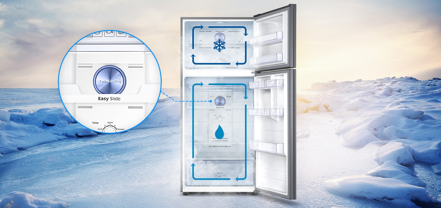 냉장고가 문 열린상태로 보이고 있으며, 냉각기 부분이 확대되어 보여지고 있습니다.