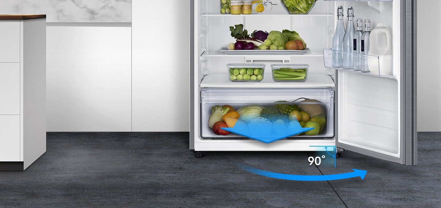 냉장고 하단부가 확대되어 보여지고 있습니다.