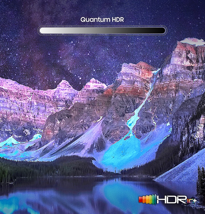 어두운 산맥의 모습이 보여지며 상단엔 Quantum HDR 흑백 명암 바가 보여지며 우측하단엔 HDR10+ 로고가 보여집니다.
