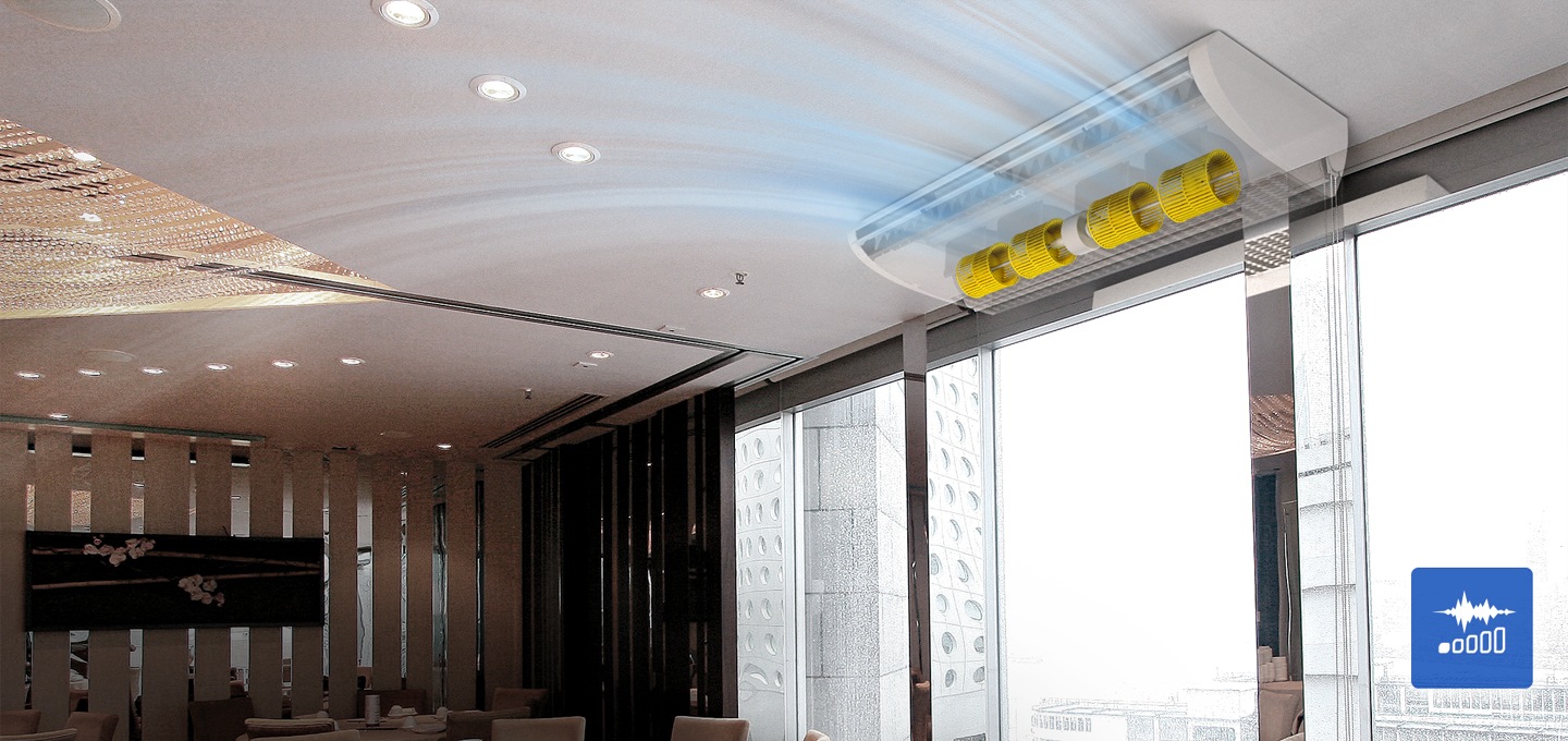 시스템에어컨 실링의 내부를 보여주는 이미지. 넓은 블레이드와 모터가 시원한 바람을 내보내는 이미지.