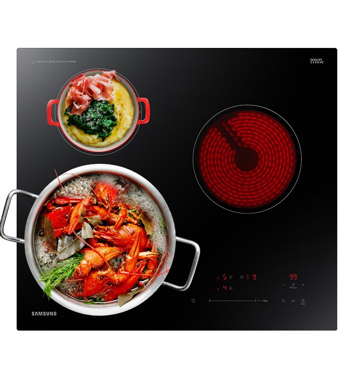 2개의 인덕션화구에 대형 냄비와 소형 냄비로 조리중인 모습이 보여집니다.