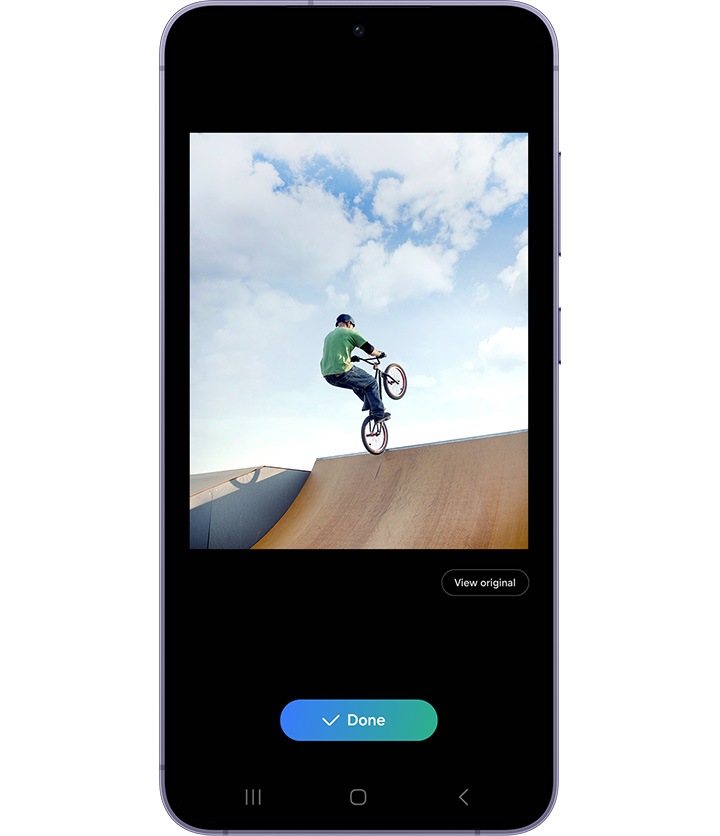 갤럭시 S24 플러스 디스플레이에 편집 앱 화면입니다. 사진 1컷이 열려 있고 화면 하단에는 '완료' 버튼이 있습니다.