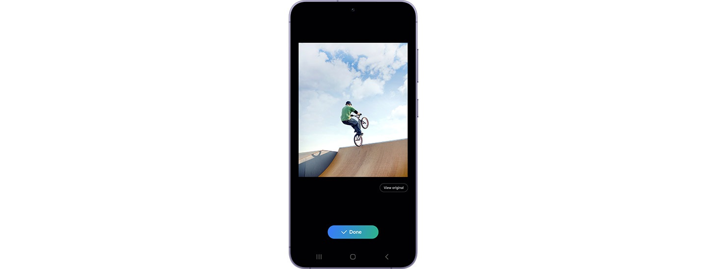 갤럭시 S24 플러스 디스플레이에 편집 앱 화면입니다. 사진 1컷이 열려 있고 화면 하단에는 '완료' 버튼이 있습니다.