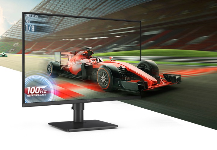 스포츠카 레이싱 경기장이 보이고, 가장 가운데에는 빨강색 스포츠카가 빠르게 달리는 장면이 보입니다. 모니터의 이미지가 스포츠카 레이싱 경기장 이미지 위에 걸쳐있습니다. 스포츠카 레이싱 경기장의 장면이 걸쳐있는 모니터 화면과 이질감 없이 연결되어있고, 모니터 화면의 우측 아래엔 빨강색 스포츠카의 앞면이 걸쳐져 있으며 모니터 밖으로 빠져나가는 듯 한 느낌을 줍니다. 모니터 화면의 왼쪽 아래엔 100Hz REFRESH RATE 라는 문구가 보입니다. 