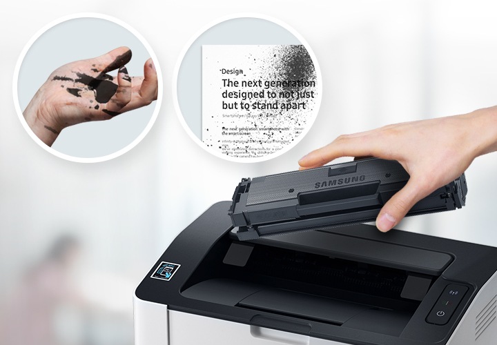 이미지 상단에는 손에 토너가 묻어있는 이미지와 출력물에 토너가 번져 있는 이미지가 왼쪽에서 오른쪽으로 나열되어 있고 이미지 오른쪽 하단에는 오른쪽 위에서 내려본 프린트 이미지와 정품 제품을 손에 들고 있는 정면 이미지가 있습니다.