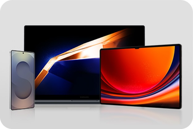 3대의 갤럭시 기기 화면에 화면 보호기가 켜져 있습니다.