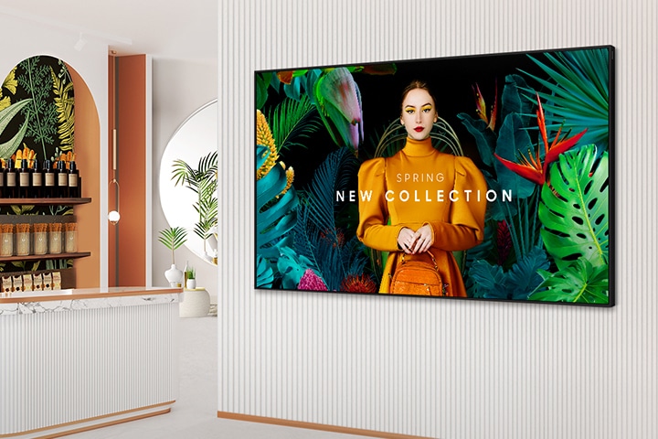 벽면에 단독형 스마트 LCD 사이니지가 설치된 에스테틱의 모습입니다.