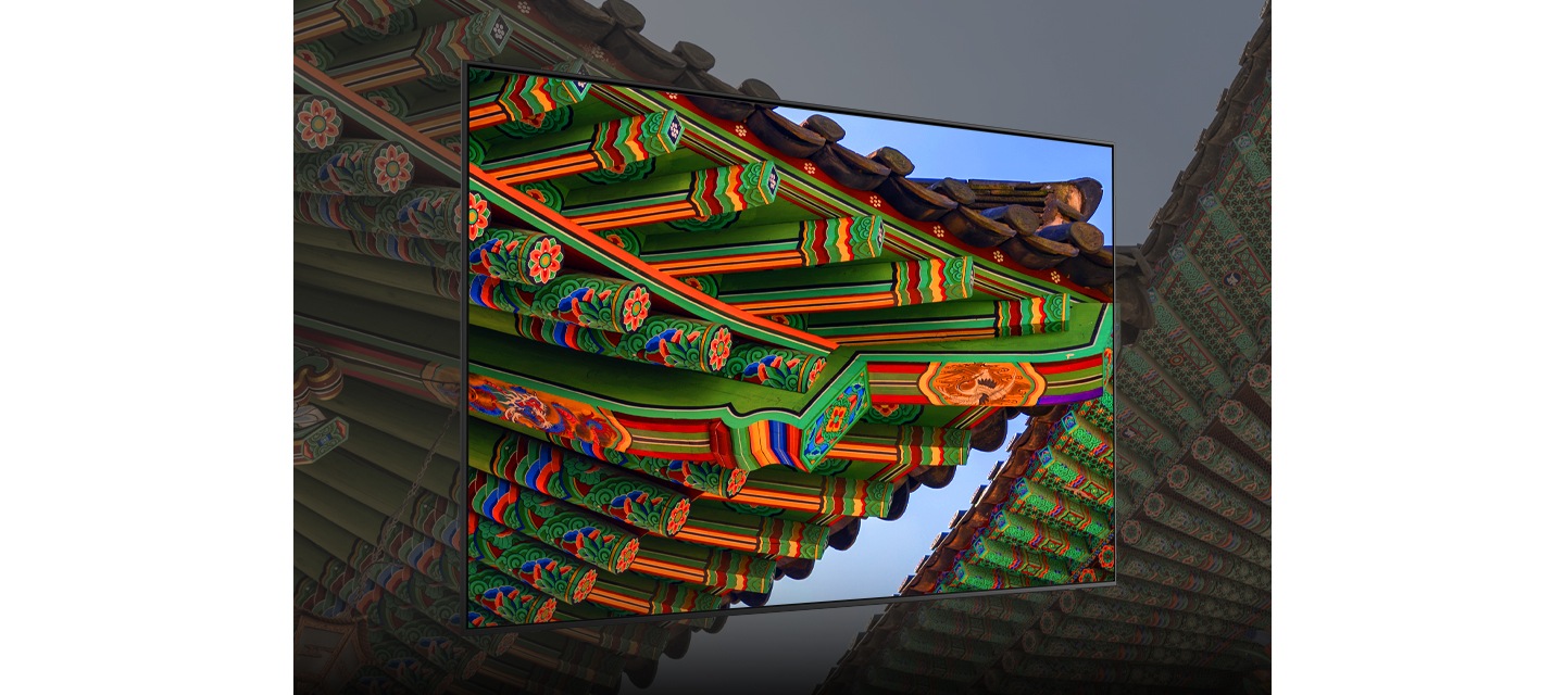 컬러풀한 단청의 모습이 보이며, 중앙에는 호텔TV 화면을 통해 더욱 선명하게 보여줌을 표현한 이미지입니다.