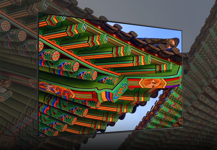 컬러풀한 단청의 모습이 보이며, 중앙에는 호텔TV 화면을 통해 더욱 선명하게 보여줌을 표현한 이미지입니다.