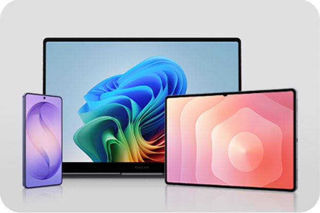 3대의 갤럭시 기기 화면에 화면 보호기가 켜져 있습니다.