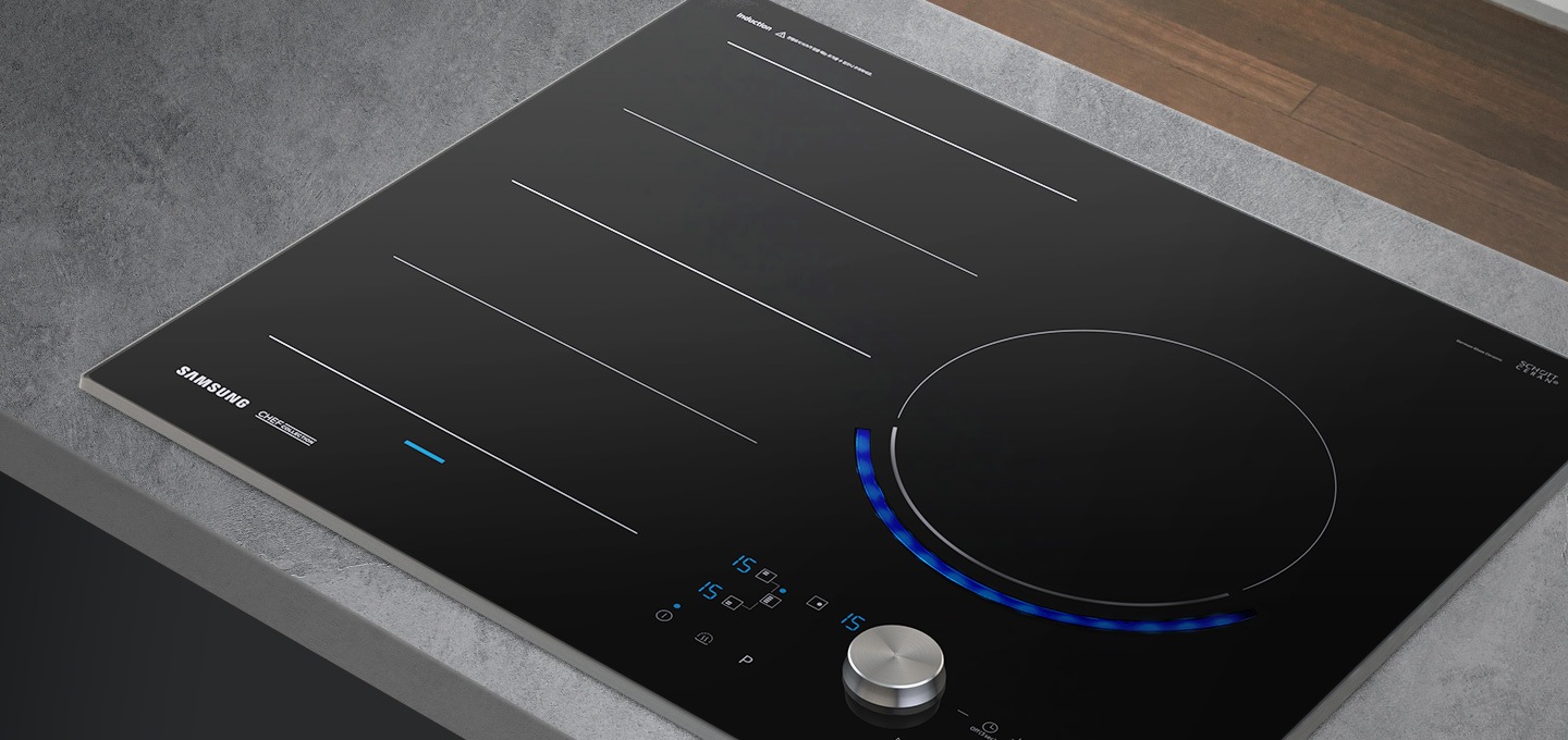 조리도구가 없이 비어있는 전기레인지의 모습입니다.