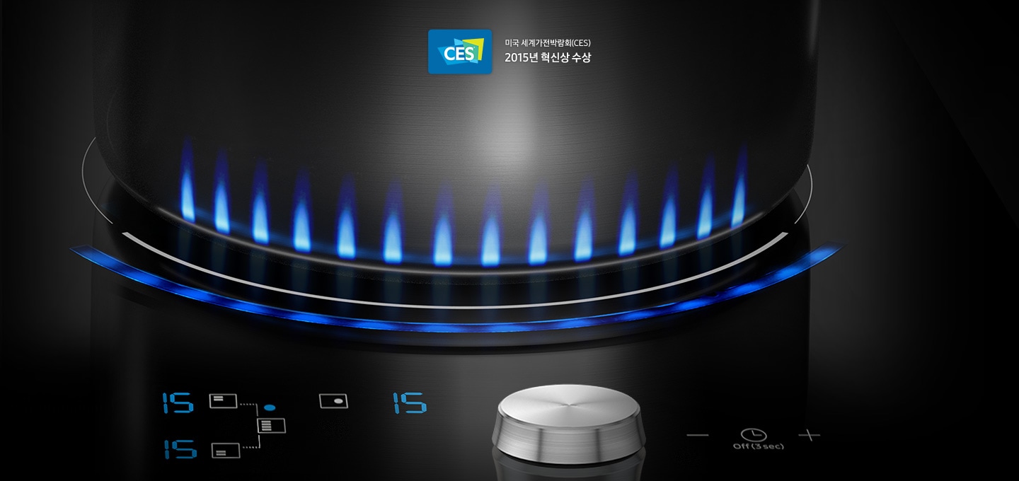 어두운 배경으로 전기레인지의 조작부와 가상 불꽃 부분이 강조되어 보입니다.