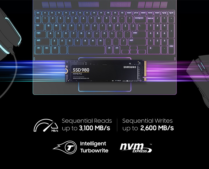 검은색 배경에 왼쪽에서부터 헤드셋 그림과 노트북 그림, 마우스 그림이 나열해 있으며 노트북 그림 위에 980 SSD 제품 정면 이미지가 있고 제품 이미지 왼쪽 부분은 파란색 선이 여러개 그려져 있고 오른쪽 부분은 보라색 선이 여러개 그려져 있습니다. 이미지 하단에는 반원에 오른쪽 부분을 가르키는 아이콘과 Sequentinal Reads up to 3,500 MB/s 텍스트, Sequentinal  Writes up to 3,000 MB/s 텍스트가 쓰여 있습니다.