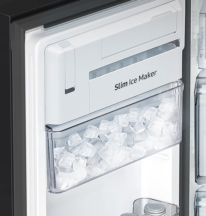 냉동실 슬림 아이스메이커 확대 모습입니다.