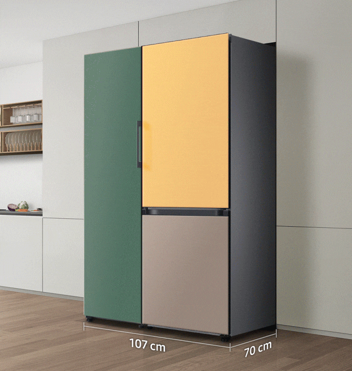 화이트 톤으로 이루어진 주방에 1도어, 2도어 냉장고가 가구장에 딱 맞게 들어가는 모습입니다.