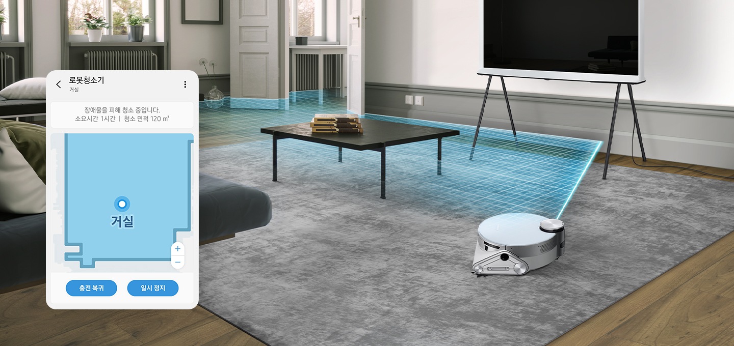 회색 바닥의 거실에 탁자와 티비가 놓여져 있는 배경에 제트 봇이 라이다 센서를 이용하여 스캔하는 모습을 연출하였습니다.화면 왼쪽에는 전용 앱 화면에 거실 공간을 맵핑하는 모습이 보입니다.
