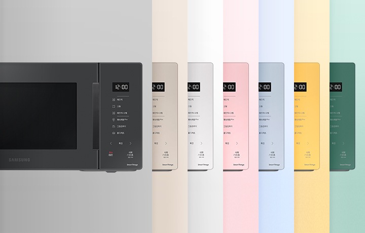 총 7개 컬러의 전자레인지가 각 색상 배경에 맞게 우측 일부분만 보여지도록 좌측부터 일렬로 배치되어 있으며, 그 중 1번째 Bespoke 전자레인지 23L (스마트 쿡) 글램 차콜만 제품 정면이 80% 정도 보여지며 강조되어 있습니다.