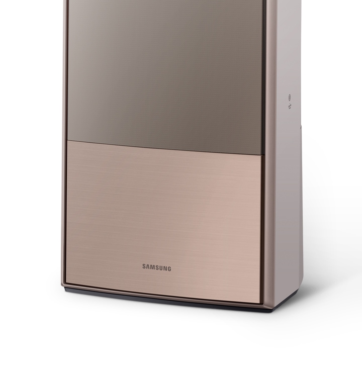 에어컨 하단 패널 부가 확대되어 보여집니다.