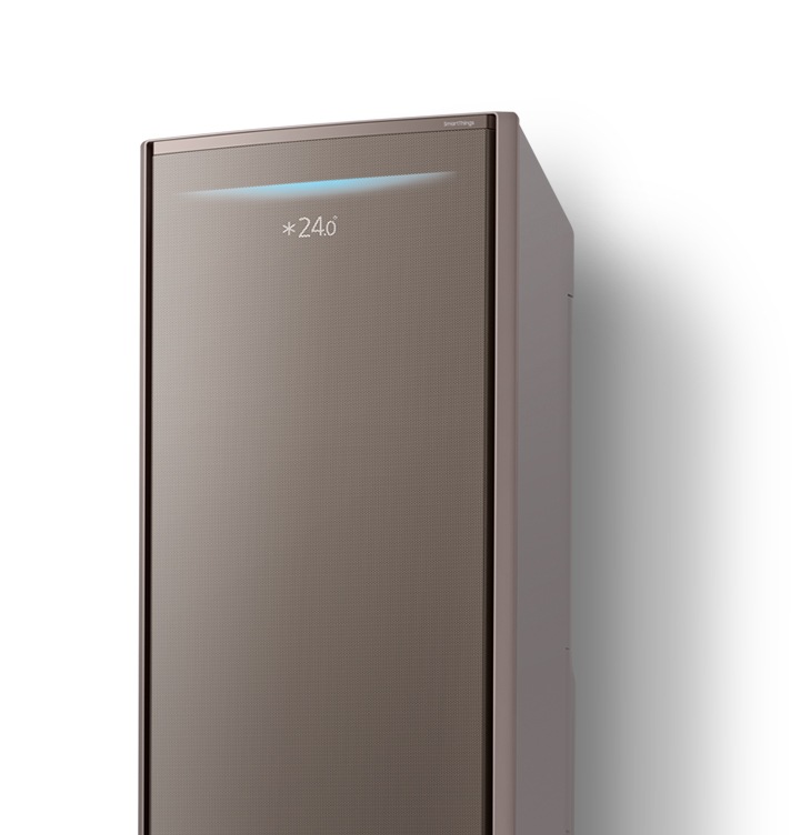 에어컨 하단 패널 부가 확대되어 보여집니다.