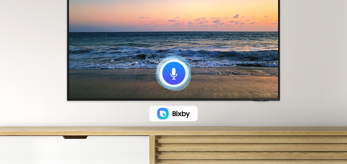 TV 온스크린 중앙에 음성 인식 아이콘이 있고 빅스비 아이콘이 TV 하단에 있습니다.