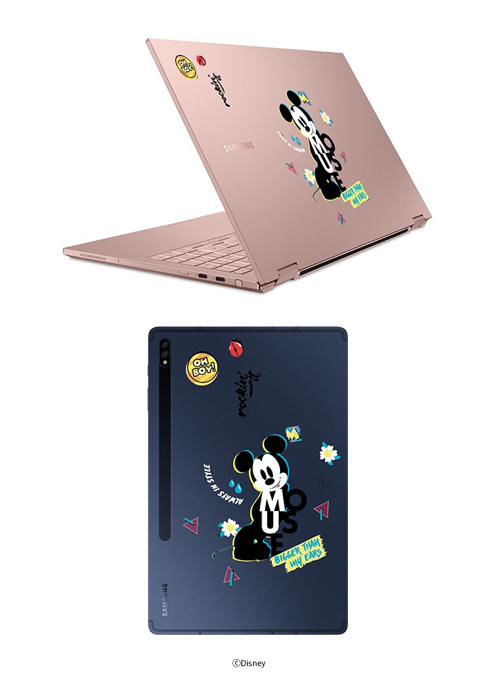 미키마우스 스티커를 붙인 갤럭시 북 & 갤럭시 탭이 보입니다.